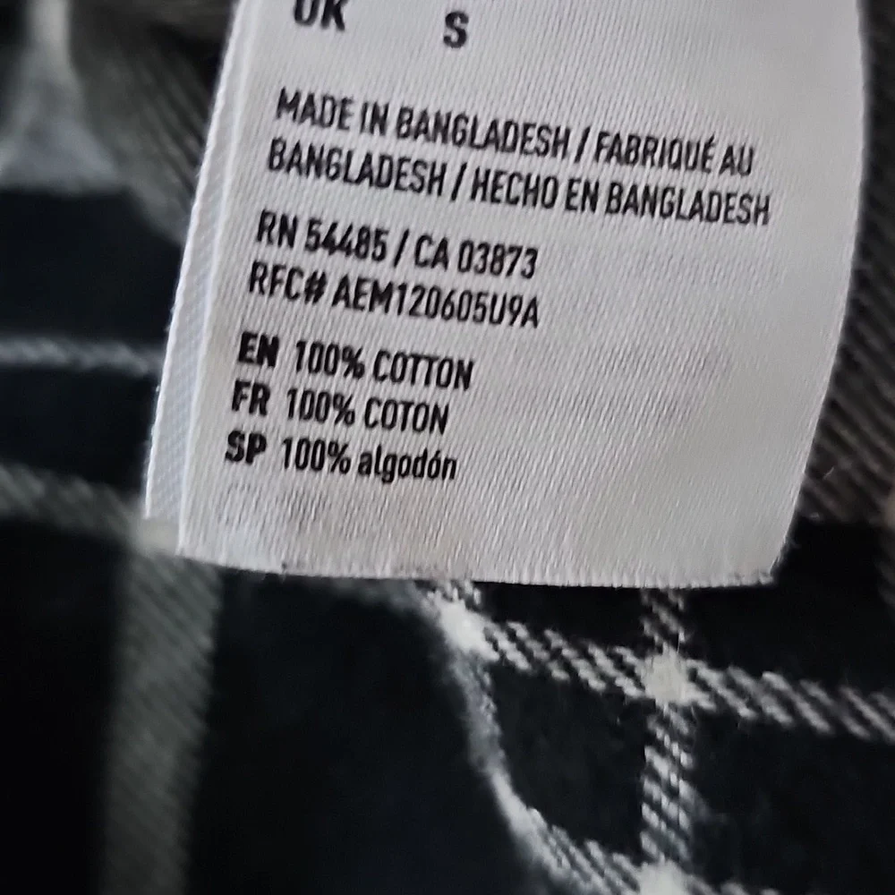 American Eagle (2) Flannel Shirts Mens Size Small EUC Long Sleeve Classic Fit - Picture 3 of 6